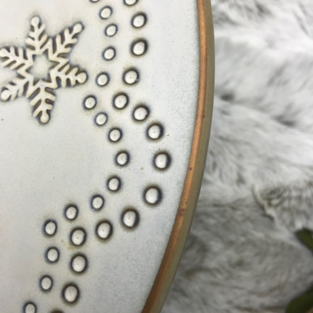 [Threshold] Rustic Farmhouse Snowflake Cake Stand - Picture 10 of 10